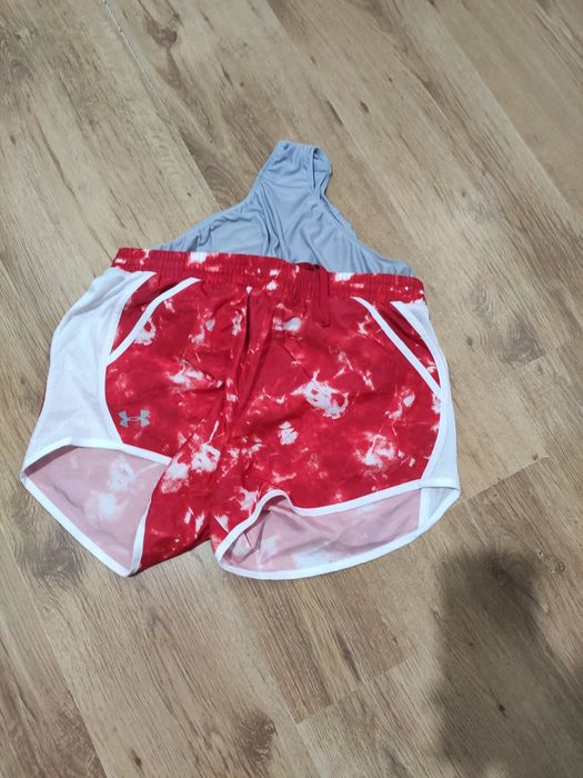 Pantaloni scurți de damă Under Armour mărimea M