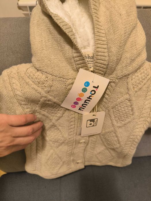 Пухкава жилетка Точици