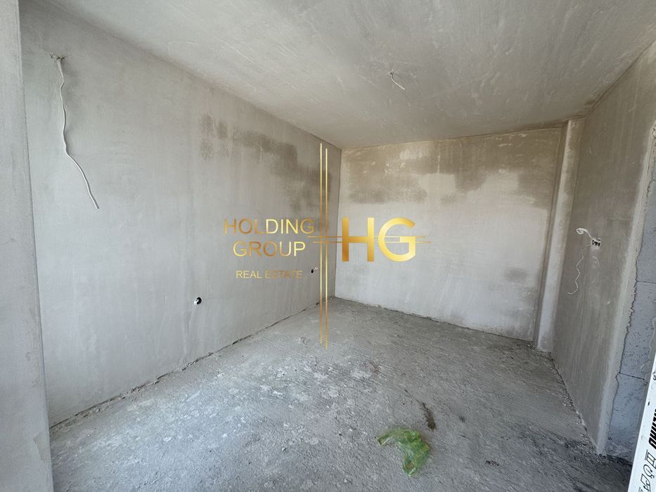 Двустаен пред акт 15  до главен път в началото на Пчелина до Буквите