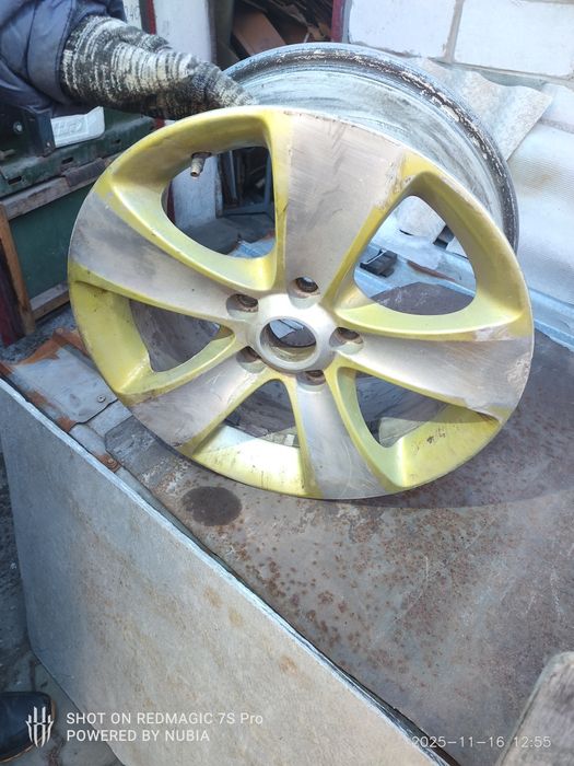 Продам резину и диски на 16