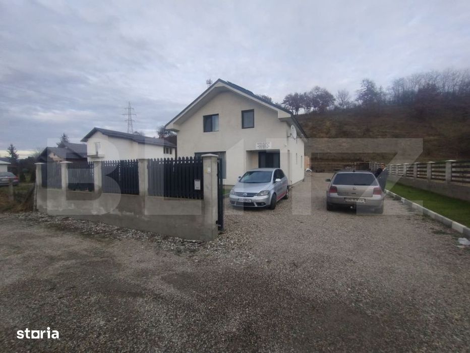 Casa pe 2 nivele, cu 5 camere si 140 mp + teren 850 mp oras, Beclean-R