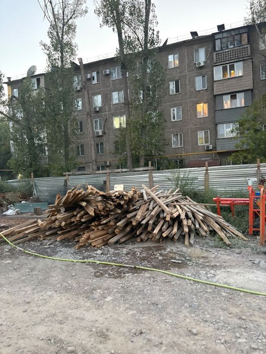 Продам контейнер 20 и 40 тн и брусы 9*9