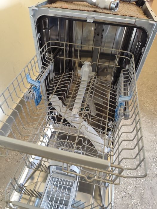 Миялна за вграждане 45 см WHIRLPOOL