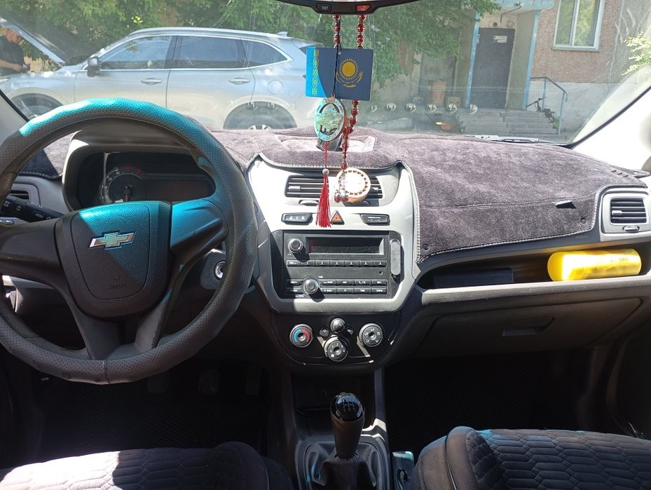 Автомобиль Шевроле кобальт