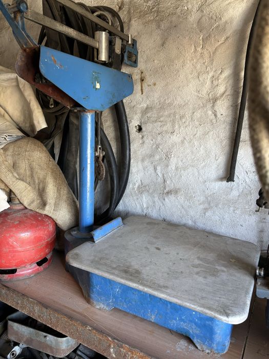 Продам канистры и бутвли стеклянные