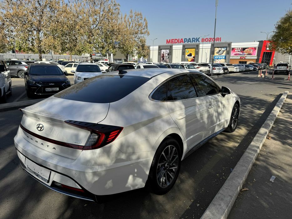 Продаю Hyundai Sonata 2.5 DN8 2020 год Рестайлинг Full 5 позиция.
