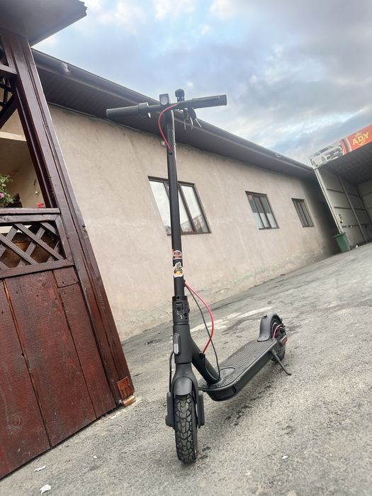Vând trotinetă electrică