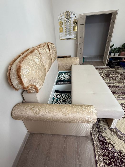 Продается диван в хорошем состоянии