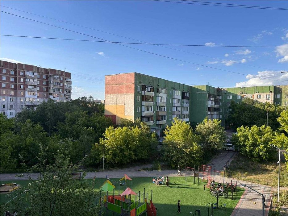 Продам 4-ком квартиру  Степной-1.