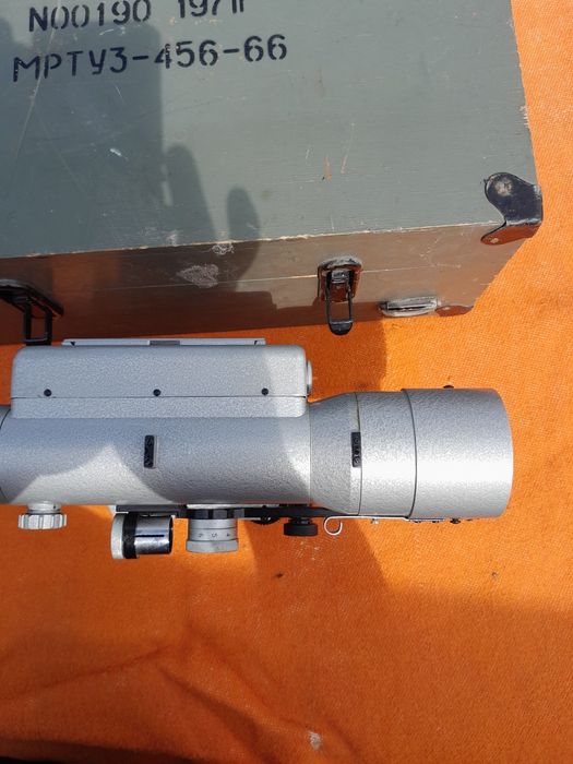 Продам нивелир с рейкой