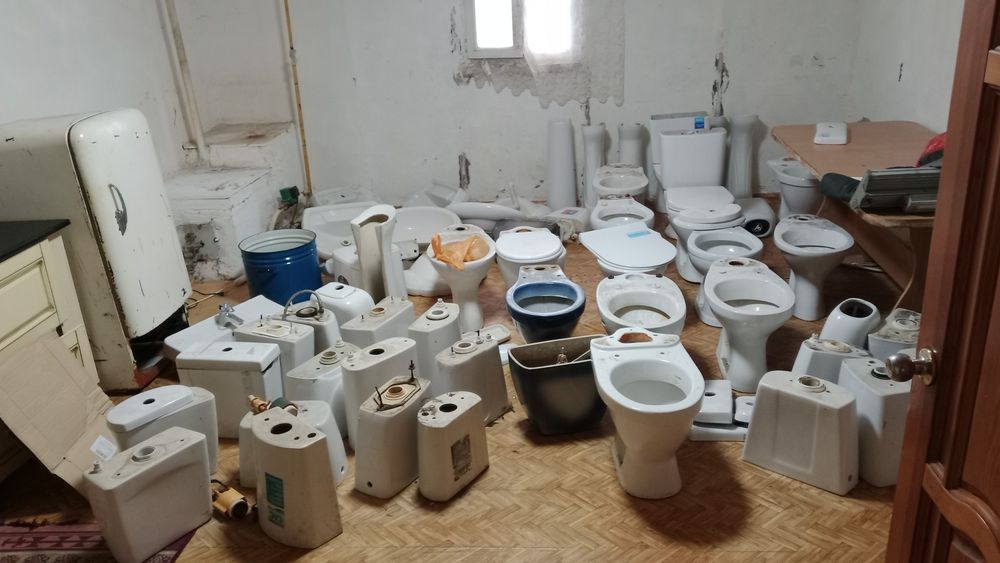 Продам унитазы и раковины