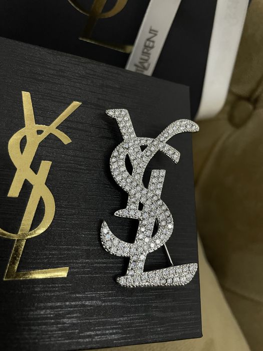 Brosa YSL cu strasuri