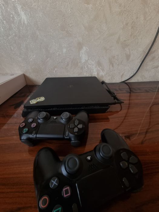 Playstation 4 Sotiladi + 2 pult original (ideal) zaryadchikiyam org