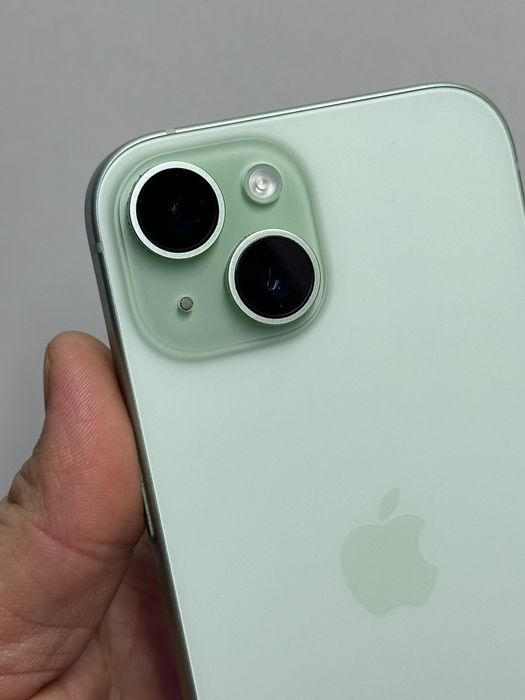 Продам Айфон 15 128г