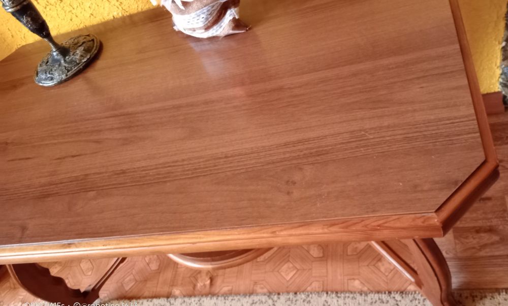 Прекрасный стол ,дерево листайте карусель