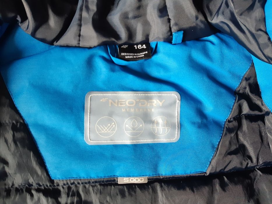 Vând geacă şi pantaloni schi copii