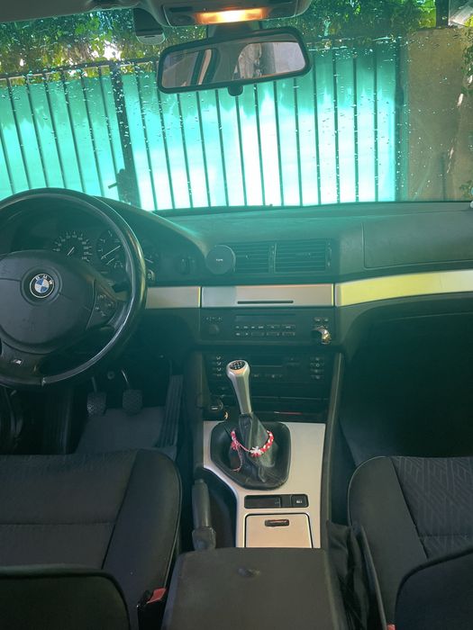 Продавам BMW-E39 520i