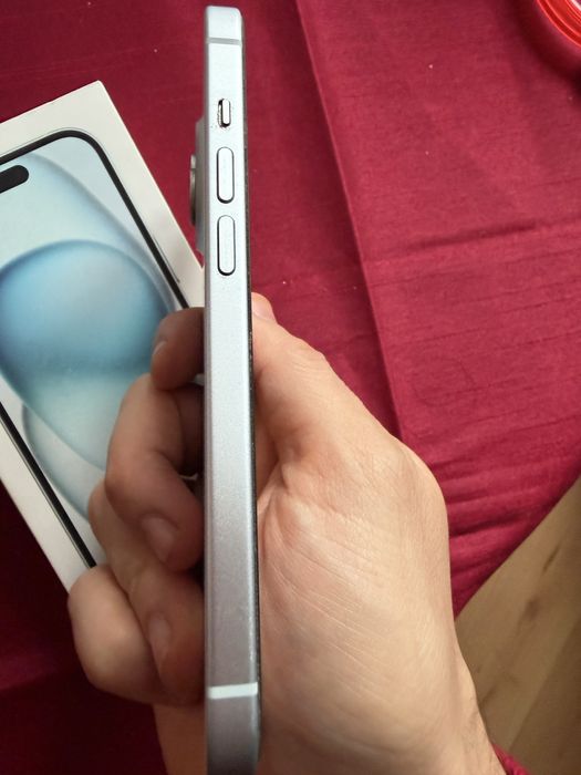 Продавам iPhone 15 128GB 84% батерия, много запазен!