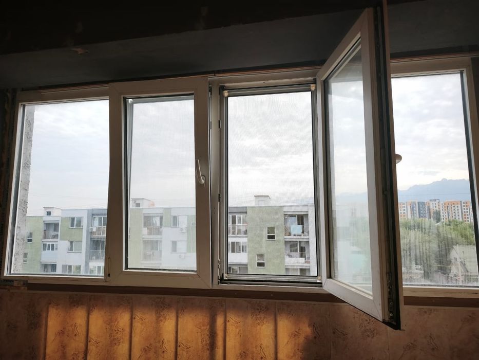 Окна белые б/у и дверь балконная