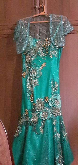 Платья разных размеров уточняйте все бренды