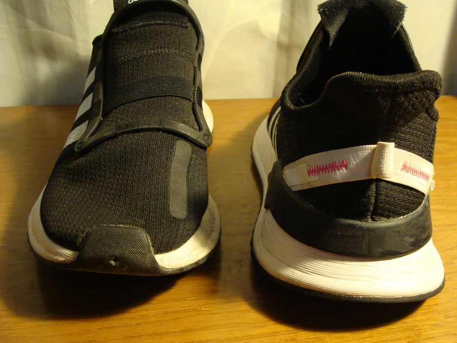 Vand adidasi ultimul model