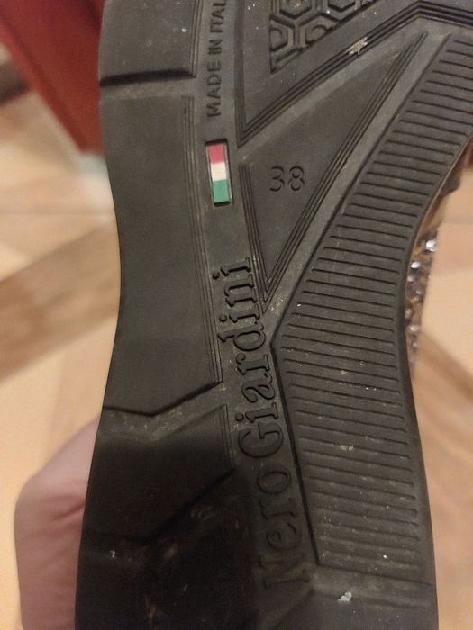 Adidasi fete  NERO GIARDINI!