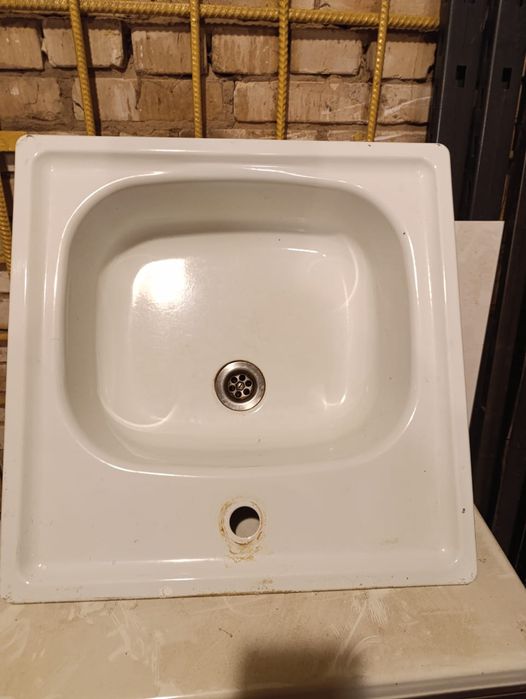 Мойка на кухню,с креплением, новая