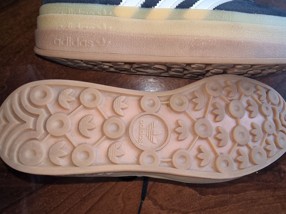 Adidas Gazelle de piele întoarsă, cu platformă