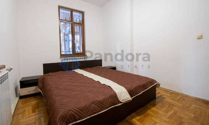 Тристаен апартамент под наем в Центъра