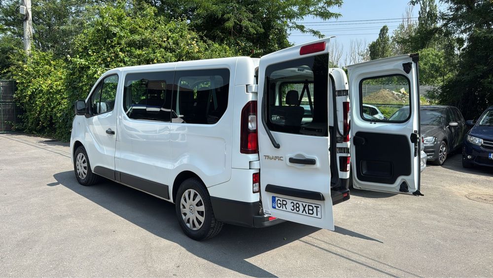 Inchiriere auto microbuz 8+1 Van 9 locuri inchiriere masina 7 locuri