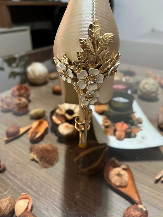 Обувки на висок ток