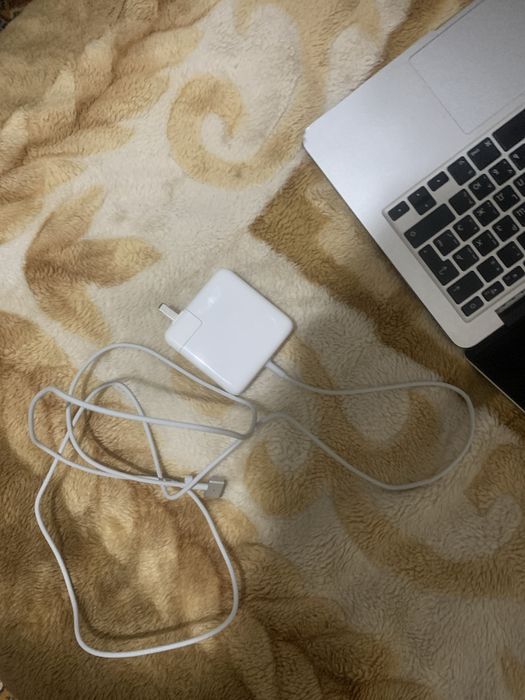 Продам макбук air 13pro