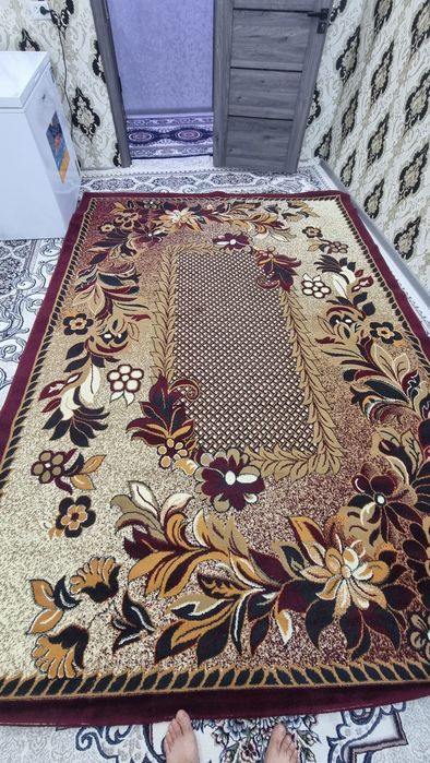 Gilam sotiladi holati yahshi yuvib quyilgan razmeri 2.40ga 3.40