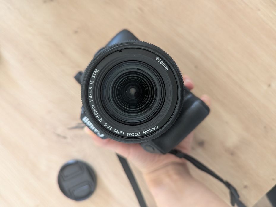 Фотоапарат Canon EOS 250D EF-S 18-55 IS STM Kit |  3050 кадъра