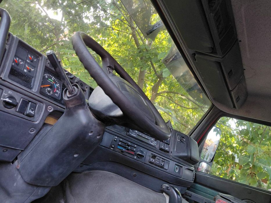 Volvo F7 за контейнери