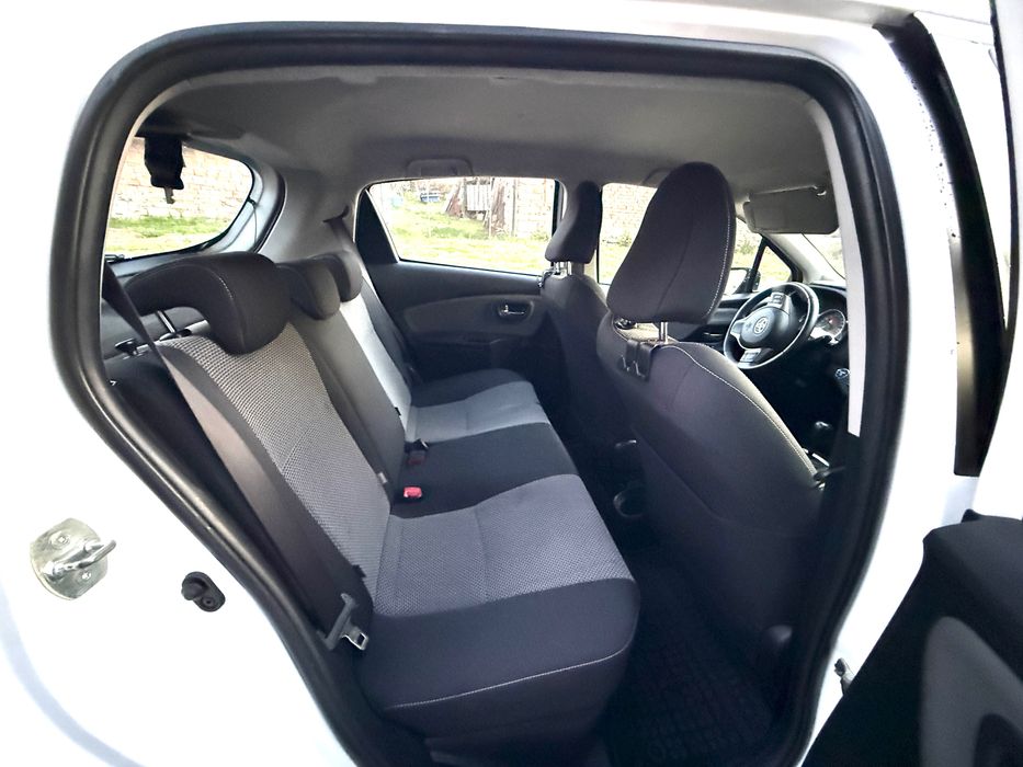 Toyota Yaris 1.5 Hybrid 2014г. Автоматик