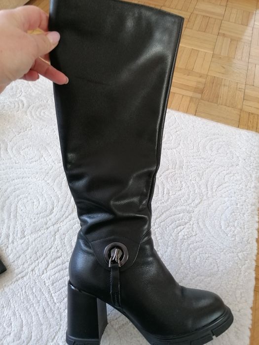 Vând cizme piele naturală, mărimea 35, aproape noi