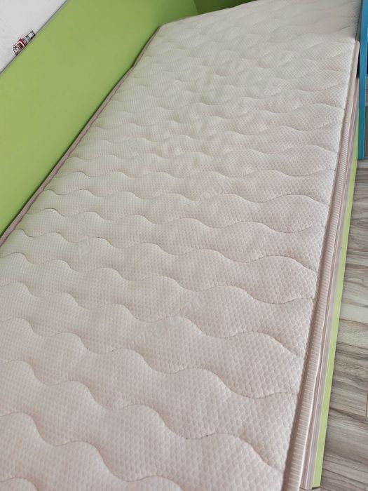 Две ъглови легла с чекмеджета от МДФ, с еднолицев матрак