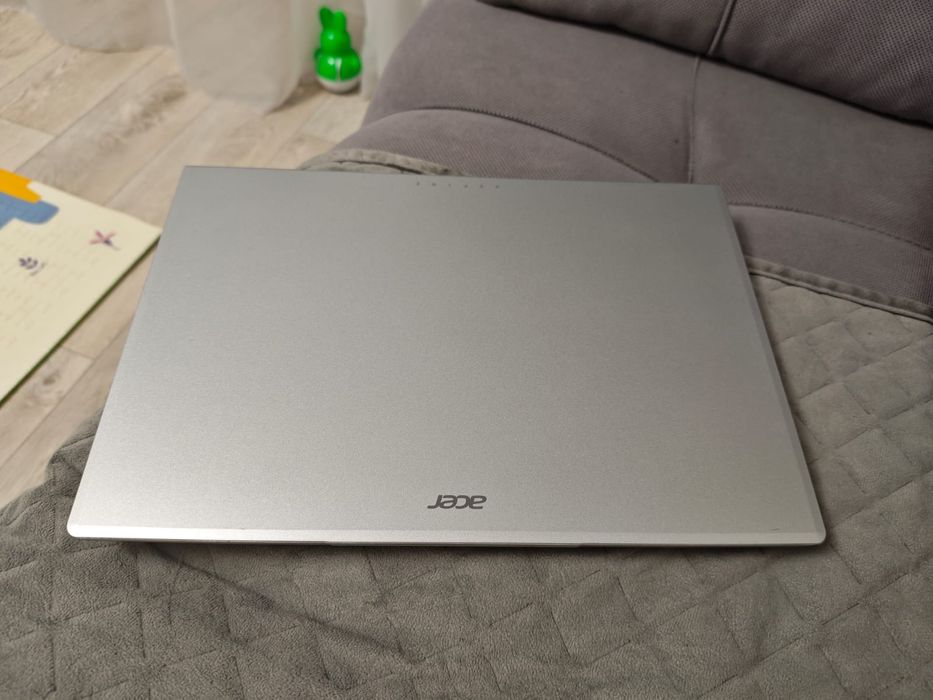 Продам новый  ноутбук Acer сумка