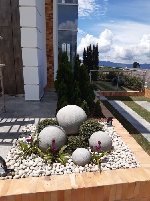 Бетонные шары для сада