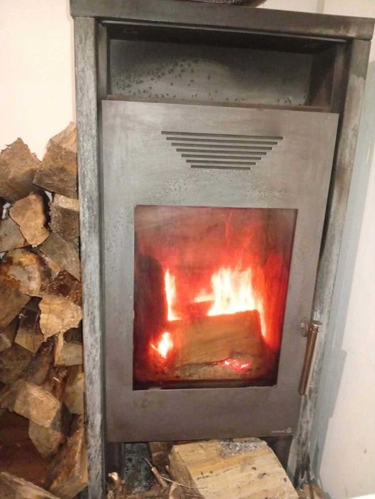 Vând casă în Hunedoara str Răcăștia