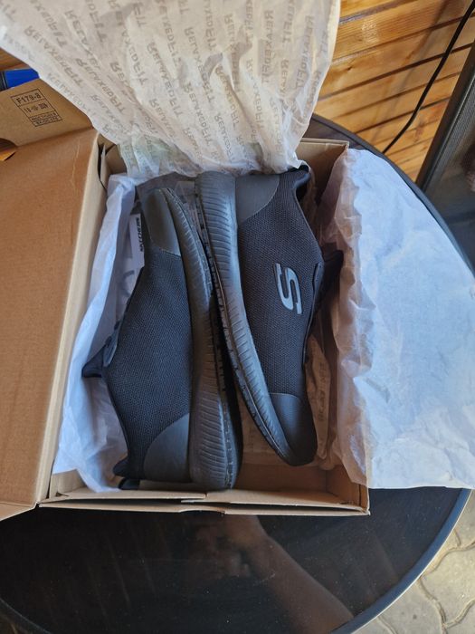 Adidasi dama Skechers