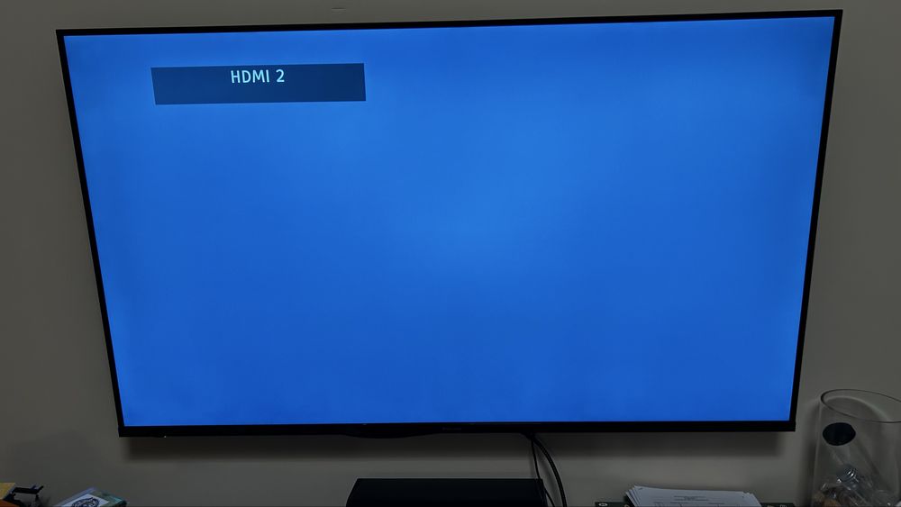 Panasonic TX-58GX700E 58" 4K Smart TV плюс стойка за стена