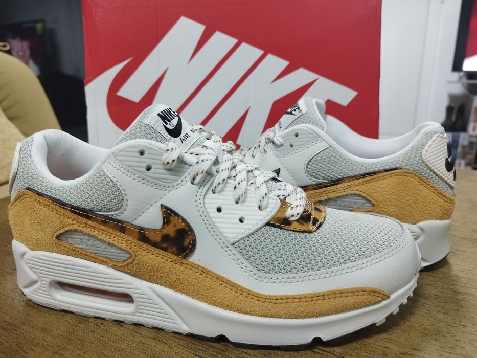 Nike ACG Lowcate Black 44 100% original.
Изклюите