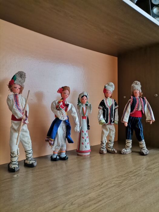 Дървени кукли с народна носия