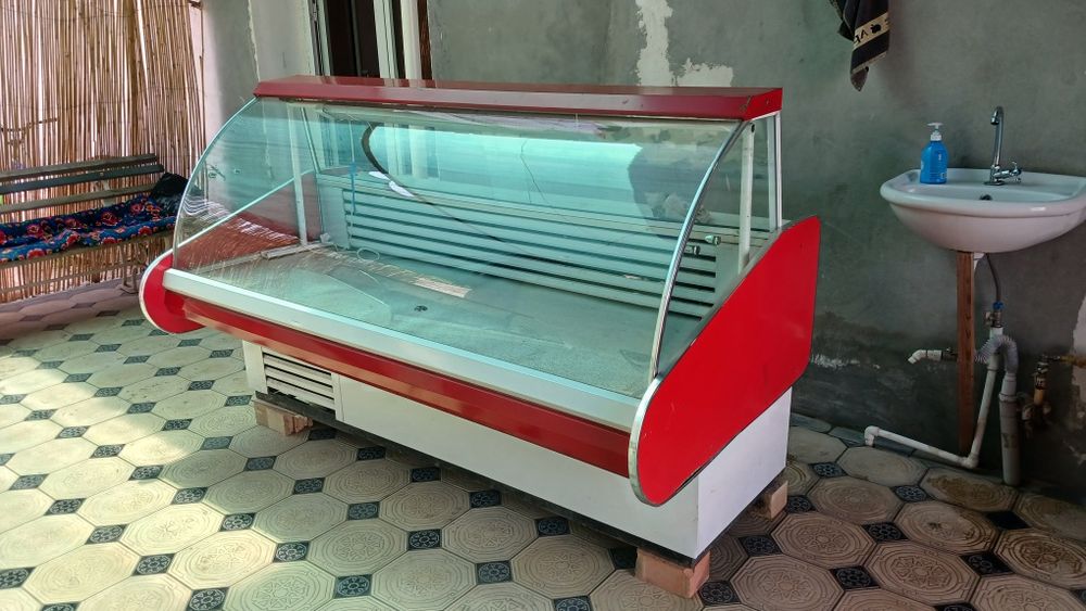 Muzlatgich sotiladi