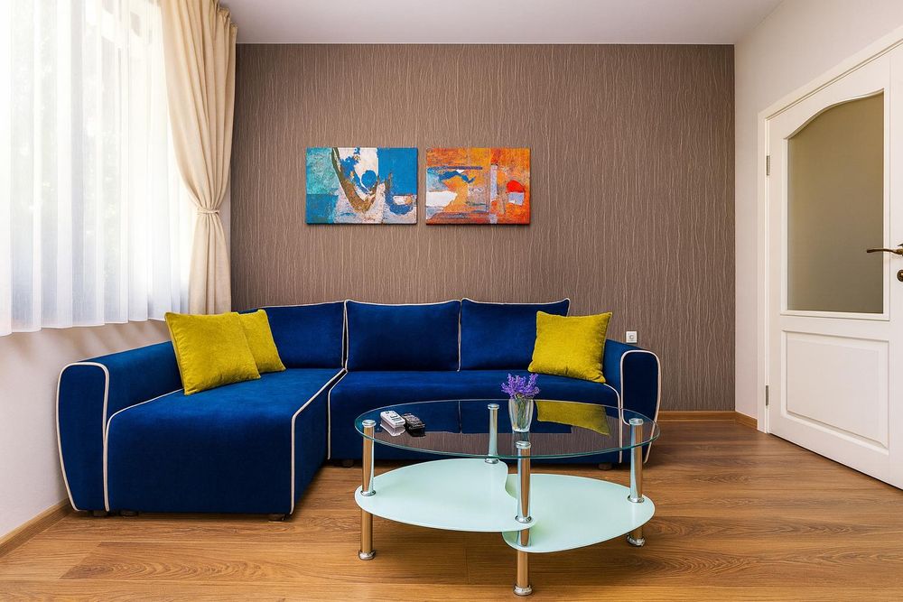 Дава се под наем Двустаен апартамент в Пловдив, Център - 85 кв.м за 698.19 € - Снимка #1