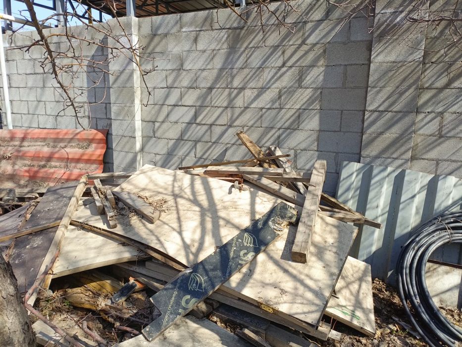 Доски на дрова. Бесплатно. Самовывоз.