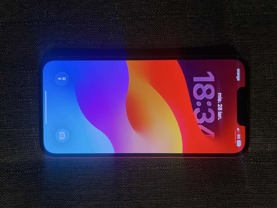 Vand iphone 14 e fisurat pe spate