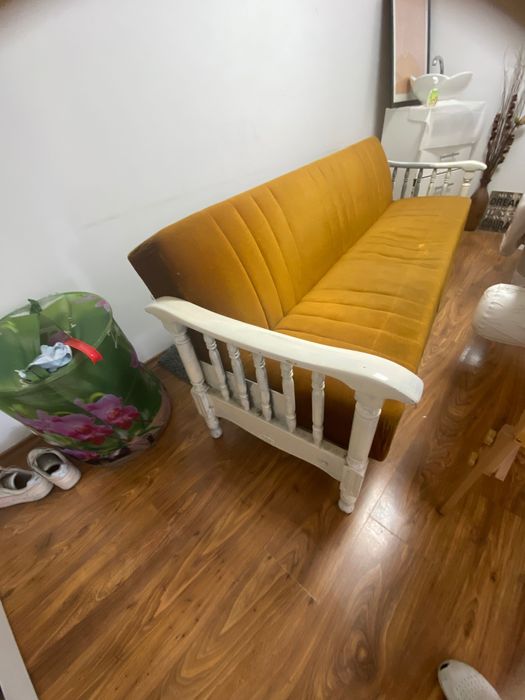 Диван с ретро визия